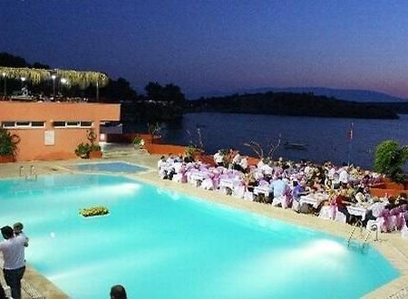 Hotel Leon Foça Ngoại thất bức ảnh