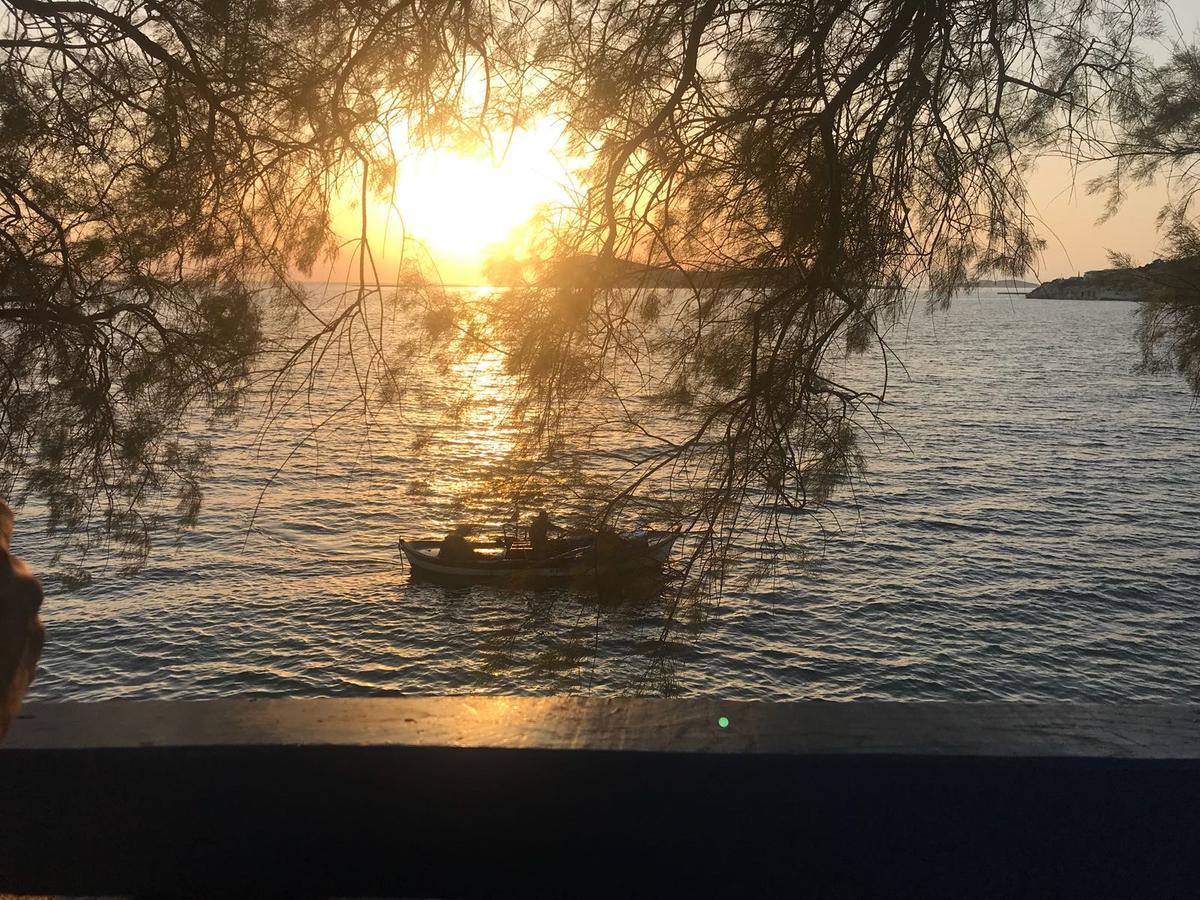 Hotel Leon Foça Ngoại thất bức ảnh